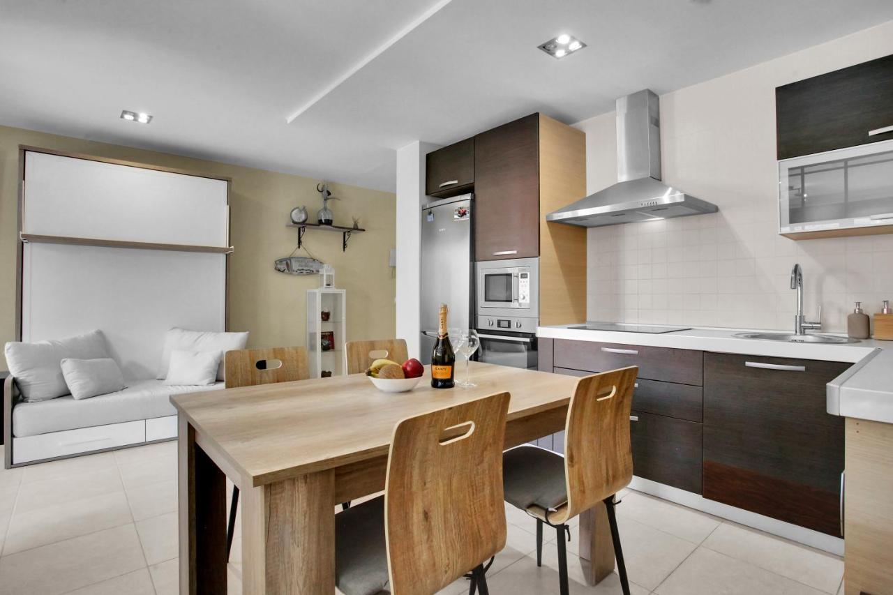 Apartment Nice Mocan, Garage, Pool, Fiber, Padel, Air Con *